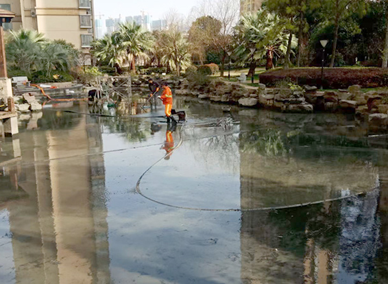 岱岳景观池淤泥清理